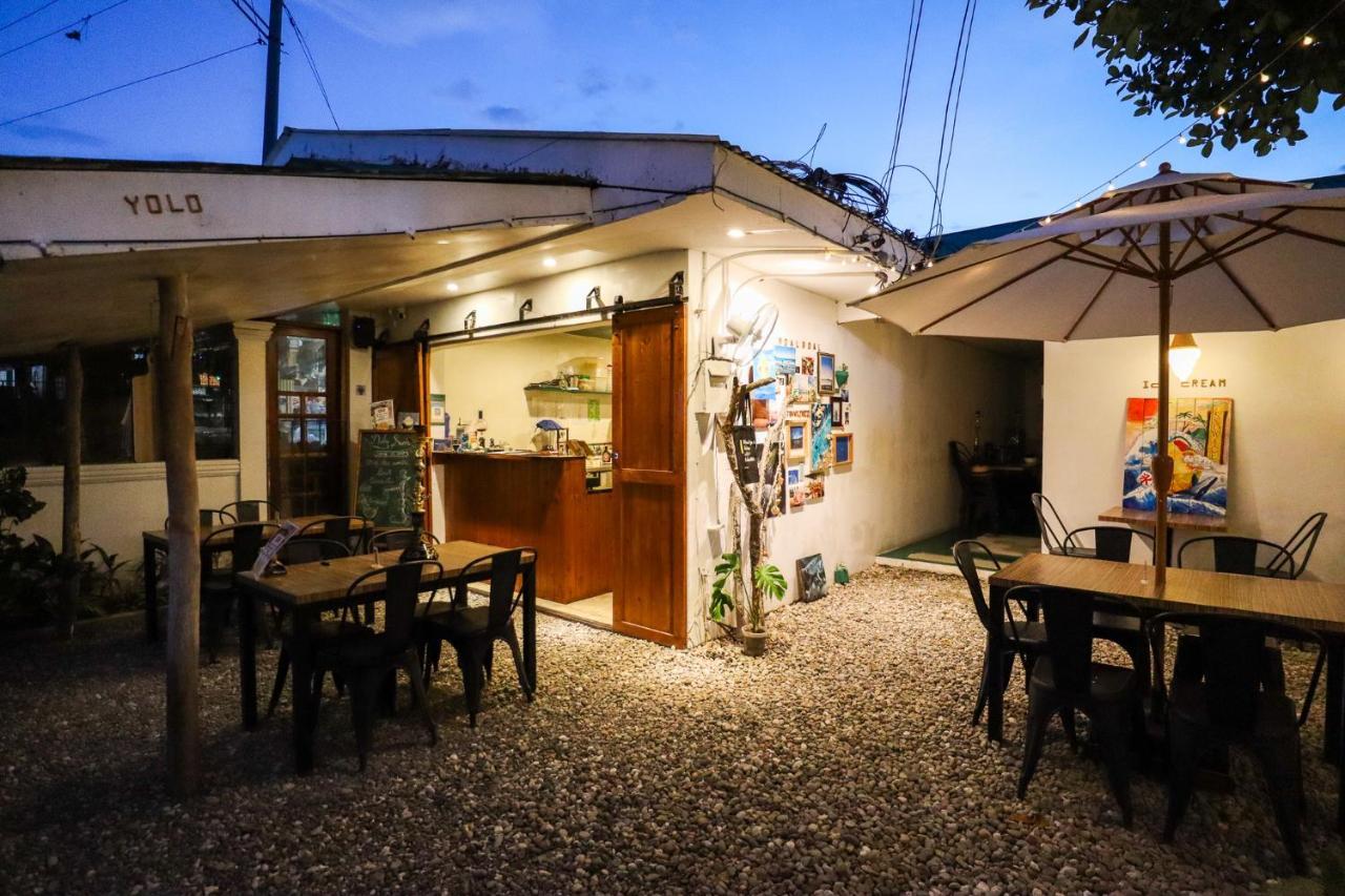 Ocean Breeze Hostel By Daily Sweet โมอัลโบอัล ภายนอก รูปภาพ